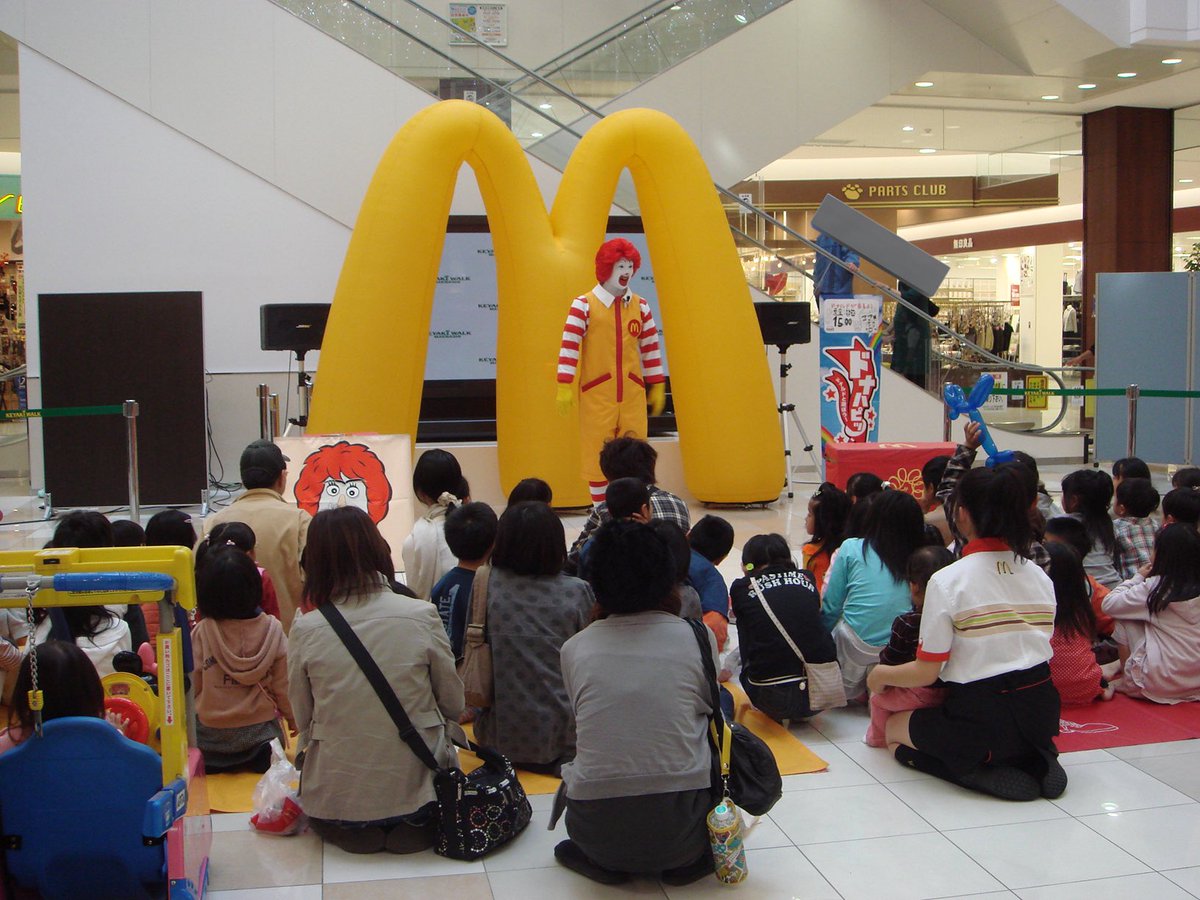 子供のころ地元のモールにドナルドが来たのでわざわざデジカメ持って撮りに行った写真が出てきました