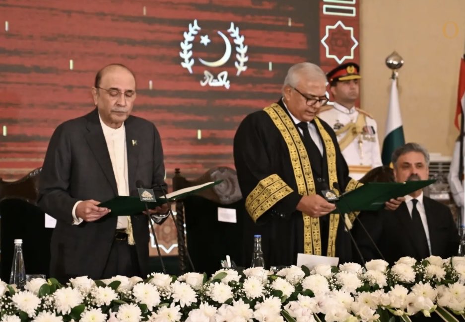 DocUsmankhan's tweet image. Justice Aminuddin Khan on Friday was sworn in as the first chief justice of the newly established Federal Constitutional Court (FCC) after the 27th Amendment was enacted into law a day earlier. 
Oath taken by justice Aminuddin khan.

“That I will not allow my personal interest to…