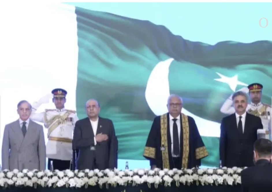 DocUsmankhan's tweet image. Justice Aminuddin Khan on Friday was sworn in as the first chief justice of the newly established Federal Constitutional Court (FCC) after the 27th Amendment was enacted into law a day earlier. 
Oath taken by justice Aminuddin khan.

“That I will not allow my personal interest to…