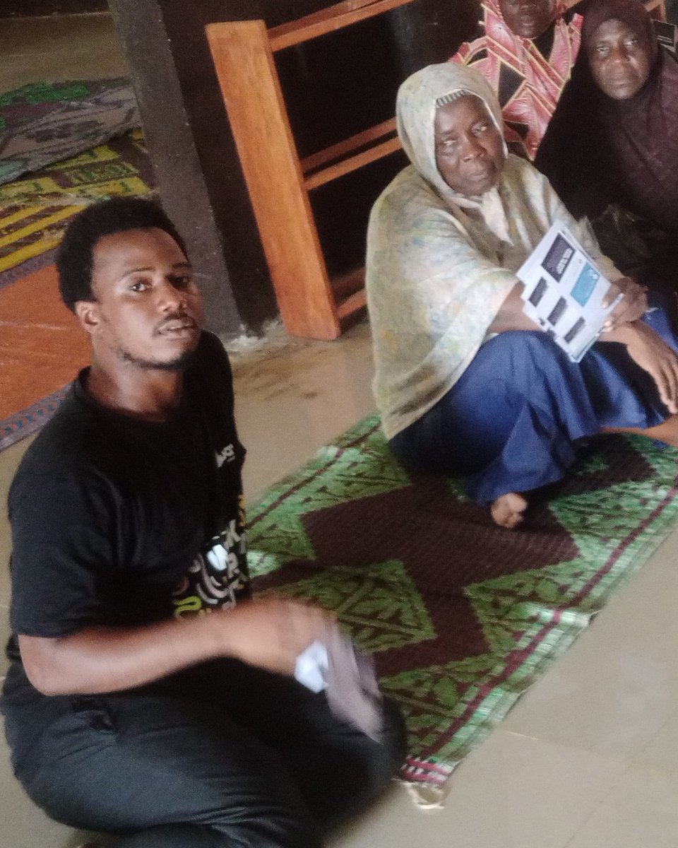 DubawaSL's tweet image. 🇸🇱🇸🇱 As part of #WeekForTruth2025, Amadu Ibrahim Mansaray took the message of truth to the Ahmadiyya Muslim Jamaat, encouraging the worshippers to stay informed and conscious of the information they encounter.

#WeekForTruth #FactCheck