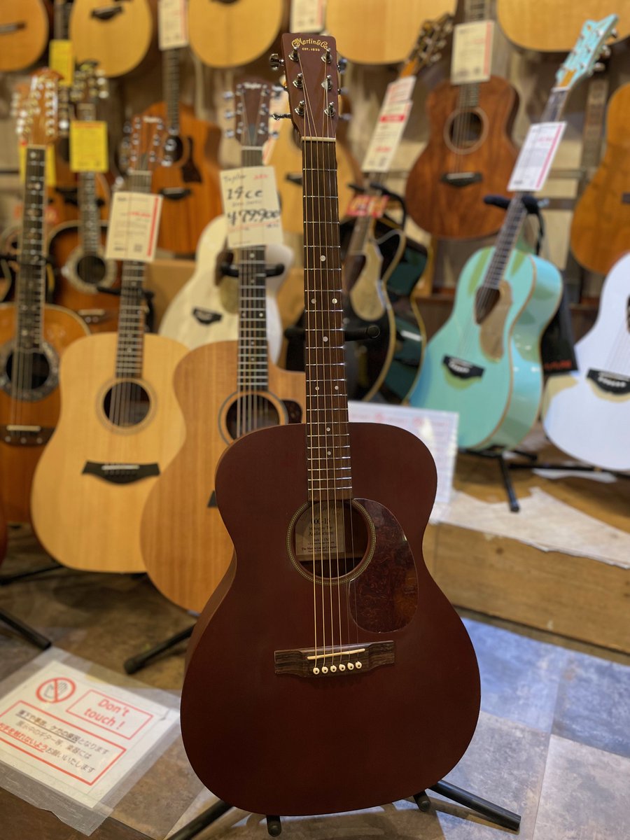 TAMINE ＴＤ２３　オールマホガニーボディ こちらは1999年製の #Martin 000-15。 オールマホガニーボディの