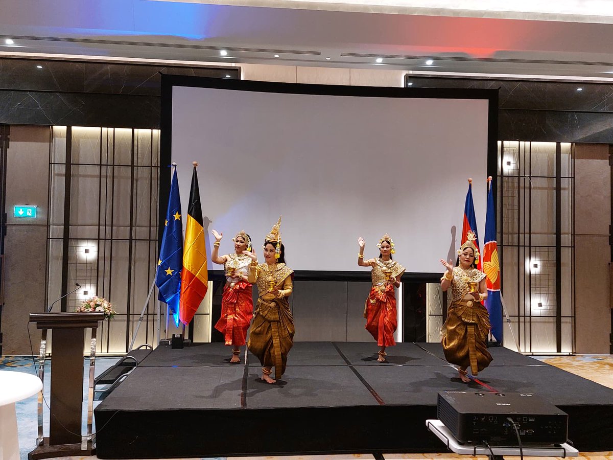 Congratulations to the government and the people of #Cambodia 🇰🇭 on their 7⃣2⃣ Independence Day!

It was a pleasure to join the reception last week in Brussels to celebrate this special day.

Our sincere thanks to Ambassador Sovannary Kimsour for the warm hospitality and gracious