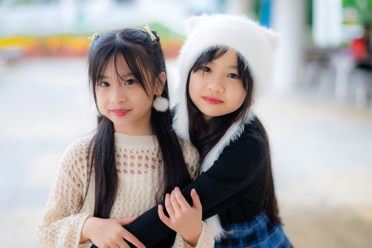 えみりんがポーズ取ってるのに乱入する いたずらMONSTERのすっちゃん