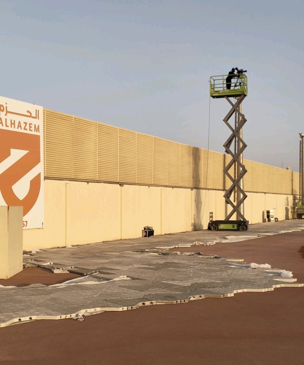 تركيب منصات متحركة في ملعب نادي الحزم تستخدم هذه المنصات لتثبيت الكاميرا أثناء نقل المباريات ✅️👏

تصوير واجهه الملعب مهم جدا في الملاعب اللي تفتقد لمدرجات في الجهه الأخرى من الملعب  

#زاوية_الملاعب