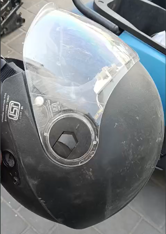 me_dharshan_'s tweet image. DO NOT BUY OLA
More proof of the condition
TN Govt already got 10,000+ complaints on Ola
Kept in rain/sun, boxes on it, scratches, helmet &amp;amp; seat cover damaged
Need action NOW
#OlaElectric #OlaIssues #AvoidOla
#ConsumerRights #EVComplaints #ServiceFail
#TamilNadu #CustomerWarning