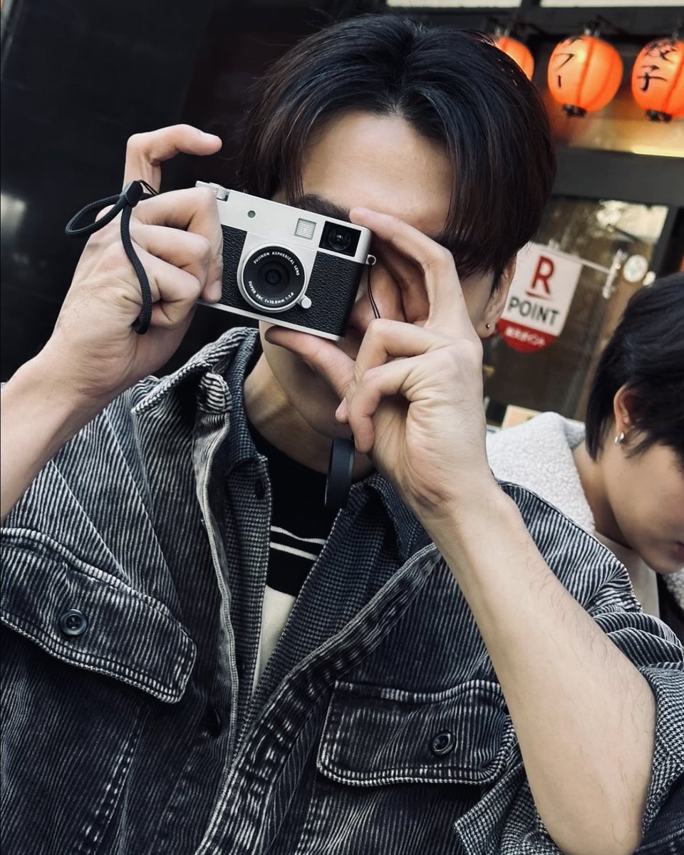 jengr1t's tweet image. — I don&apos;t go out, but I&apos;ll do it for you.