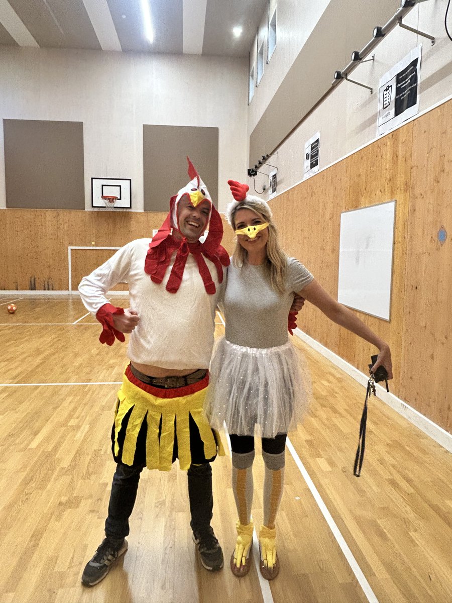 HamiltonSchool4's tweet image. There are some chickens roaming around Hamilton School today!  All in aid of Children in Need and brightening our student&apos;s days

#HamiltonSchool
#SEMH 
#ChildrenInNeed