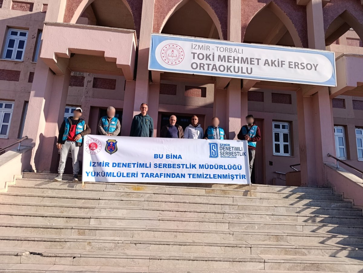 candeveci_'s tweet photo. KISA TATİLDE OKULLARDA BOYA VE TEMİZLİK İŞLERİ YAPILDI.

İzmir Cumhuriyet Başsavcılığı koordinesinde, okulların 5 gün süreyle kısa tatilini değerlendirerek 2025-2026 eğitim ve öğretim yılının birinci döneminin ikinci yarısı için okulların boya tadilat ve temizlik işleri yerine getirildi.

Bu kapsamda;
*Çınarlı Mesleki ve Teknik Anadolu Lisesinde 13 dersliğin boyanması ile okulun genel temizlik işleri,
*Bayraklı İlçe Milli Eğitim Müdürlüğü Bilsem Sanat Merkezi'nin taşınma işlemleri ile yeni binalarının temizlik işleri,
*Mehmet Akif Ortaokulu'nun genel temizlik işleri tamamlandı.

@ctekurumsal 
@izmirvaliligi 
@huseyinsk23 
@aliyeldann 
@izmirmem 
@izmirdsm 

#toplumagüvenbireyeumut