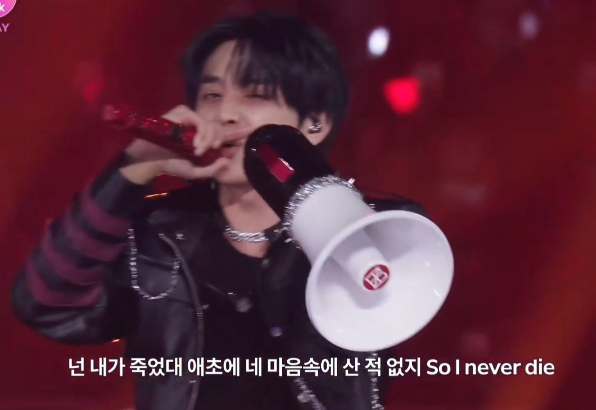 สิ่งที่สะใจที่สุดสำหรับชั้นคือซอนอูถือโทรโข่งมึงห้ามให้ใช้ใช่ป่ะได้กูถือขึ้นสเตจเลยจ้าาาา 5455545555 ร้ากเอนเนอจี้กวน ๆ ของมานอะฟรินนนนนน