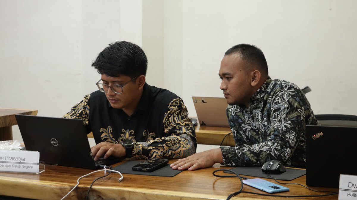 BrainmaticsID's tweet image. Menutup Private Training Full-Stack Application Development &amp;amp; AI Fundamentals bersama Poltek SSN!
Peserta telah belajar pengembangan aplikasi end-to-end serta penerapan AI untuk membangun solusi cerdas dan scalable. Terima kasih!
#FullStack #AI #TechTraining #PoltekSSN