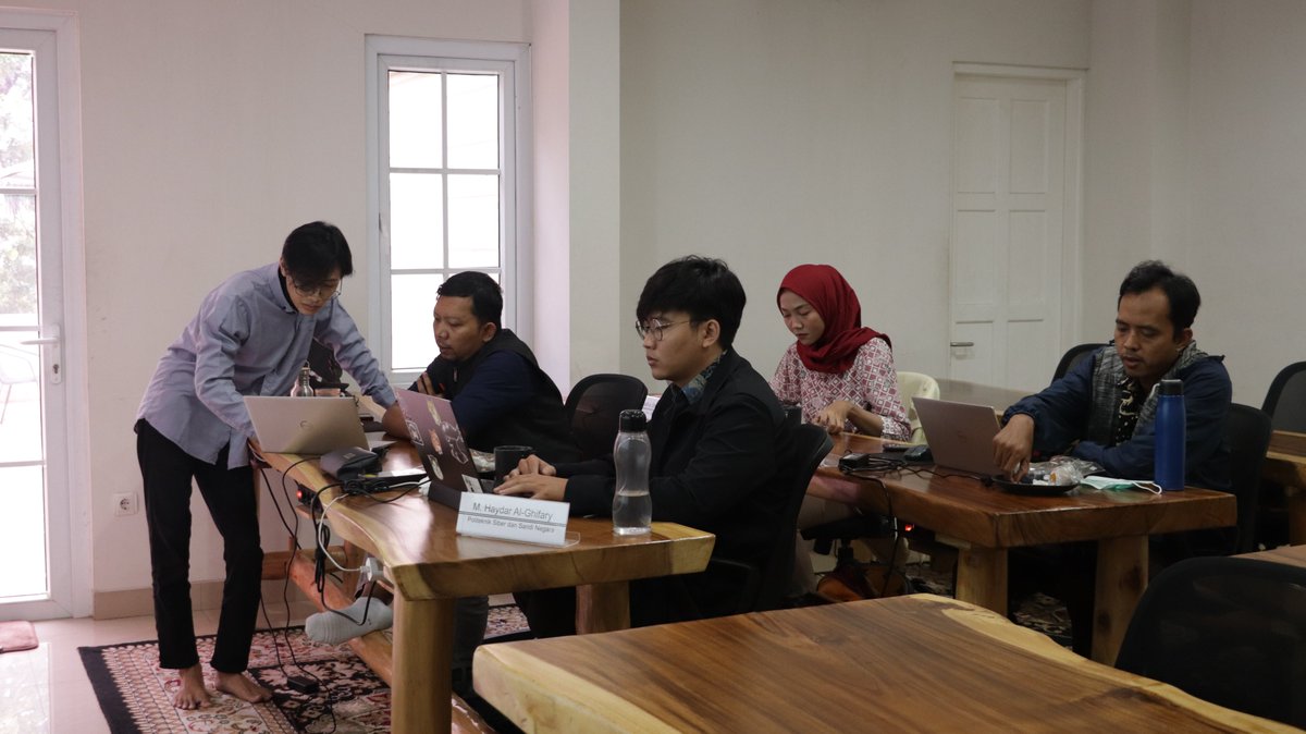 BrainmaticsID's tweet image. Menutup Private Training Full-Stack Application Development &amp;amp; AI Fundamentals bersama Poltek SSN!
Peserta telah belajar pengembangan aplikasi end-to-end serta penerapan AI untuk membangun solusi cerdas dan scalable. Terima kasih!
#FullStack #AI #TechTraining #PoltekSSN