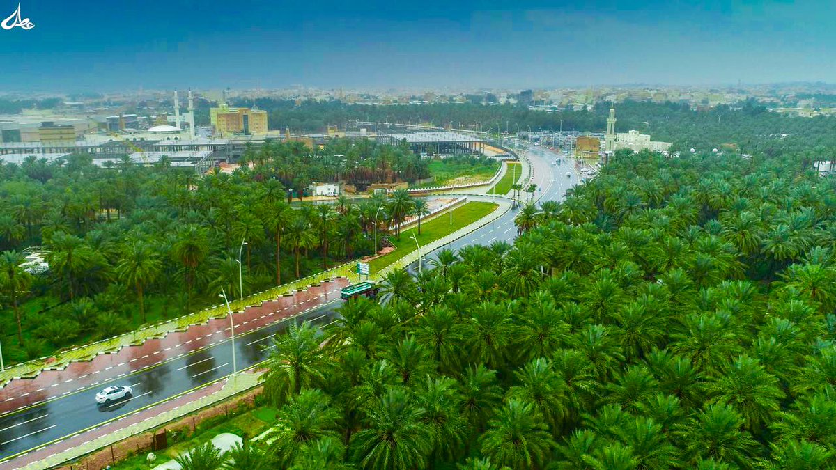 #حكايالوجيا 

إنّ الصلاة على النبي مُحَمَّدٍ
لتزيدُ في نورِ الفؤادِ وأُنسِـهِ

كُن كالملائكة الكِرام مُصلِّياً
فاللهُ قـد بدأ الصلاة بنفسه

*صلوا على نبينا محمد ﷺ*