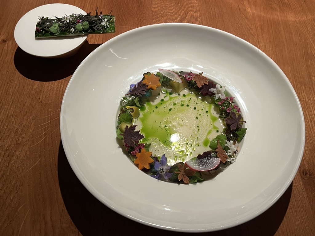 MichelinGuideUK's tweet image. Pretty start to dinner at Hub.Praga restaurant

#MICHELINStar #Warsaw #Poland 

guide.michelin.com/gb/en/masovia/…