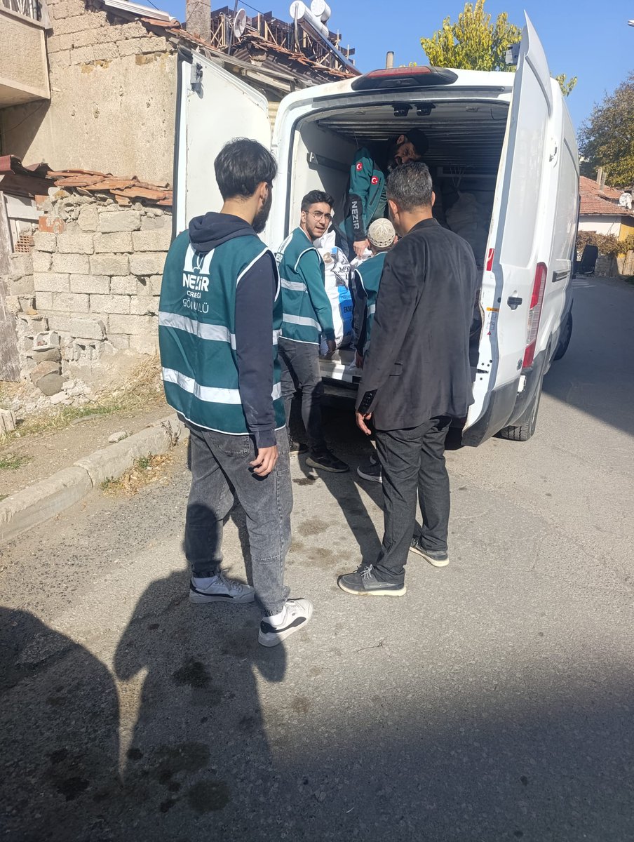İyilik, kapısı çalınan her hanede karşılık bulur.

📍 Aydın, İstanbul (Beyoğlu), Şanlıurfa (Birecik), Yozgat ve Ankara (Etlik)’te

📦 Yakacak, bebek seti ve gıda yardımlarımızı ihtiyaç sahibi ailelere ulaştırdık.

🌐 Online bağış: nezir.org/bagis/genel-ba…

☎ | 💬 0216 420 76 76