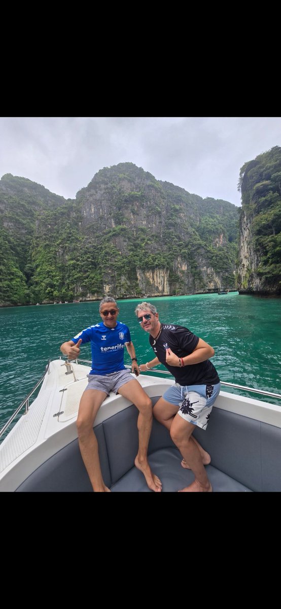 fcruzmarrero's tweet photo. Desde las islas Phi Phi con mi equipo. Vaaamos Tete 🥂💪🏴󠁧󠁢󠁳󠁣󠁴󠁿 https://t.co/MjoWxGbmxu