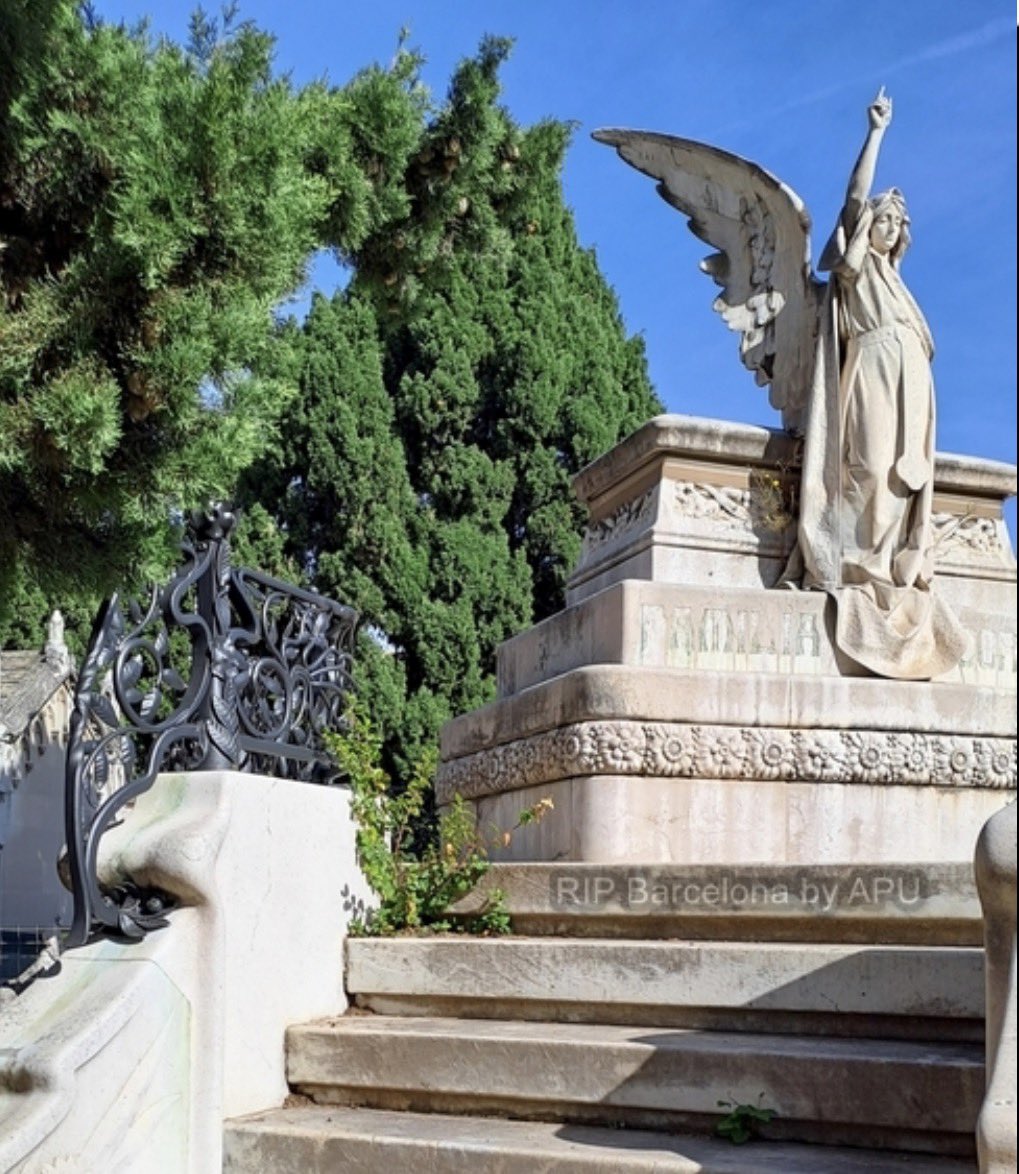 HERMES en el Panteón COROMINA (cementerio de Montjuïc). #Hermes #Mercurio #Barcelona #Simbologia #BcnHermes ripbarcelona.blogspot.com/2025/11/hermes…