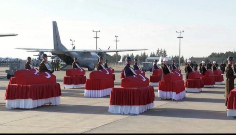 Onlar gökteki yıldızlar gibiydiler.. 20 can.. canımız.. 
Işıklar içinde uyusunlar. Başımız sağ olsun   
#şehidinvartürkiye
C-130
