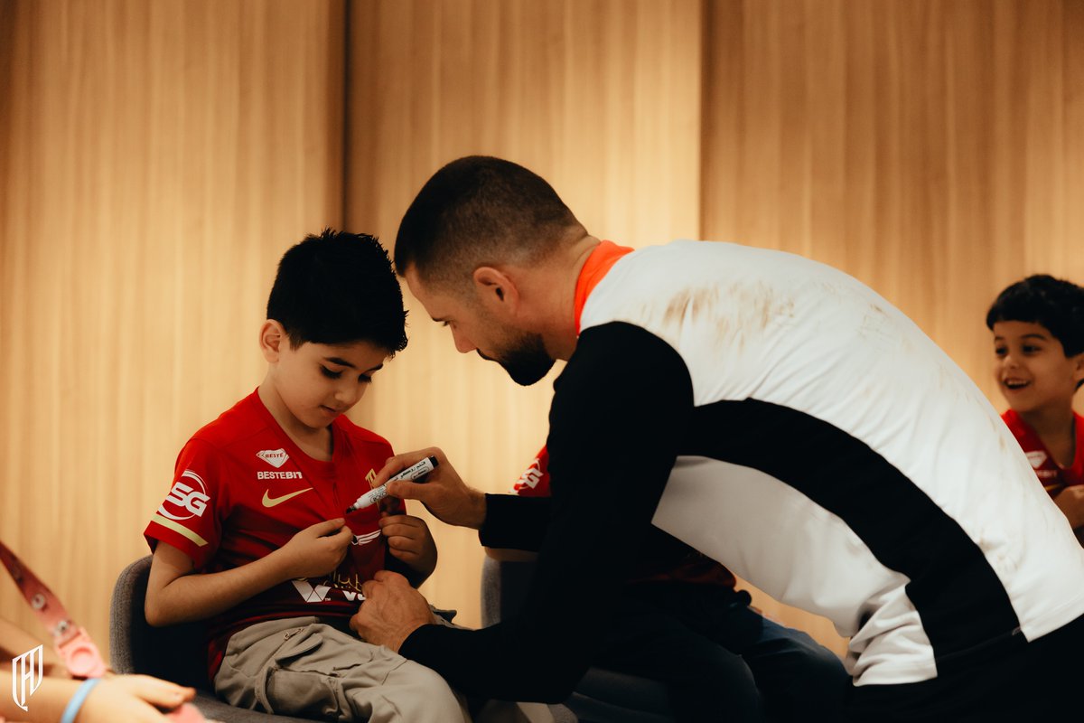 Alqadsiah's tweet image. معاهم قريب دايم .. ناتشو يصنع لحظتهم ✍🏻

#القادسية | #اليوم_العالمي_للسكري