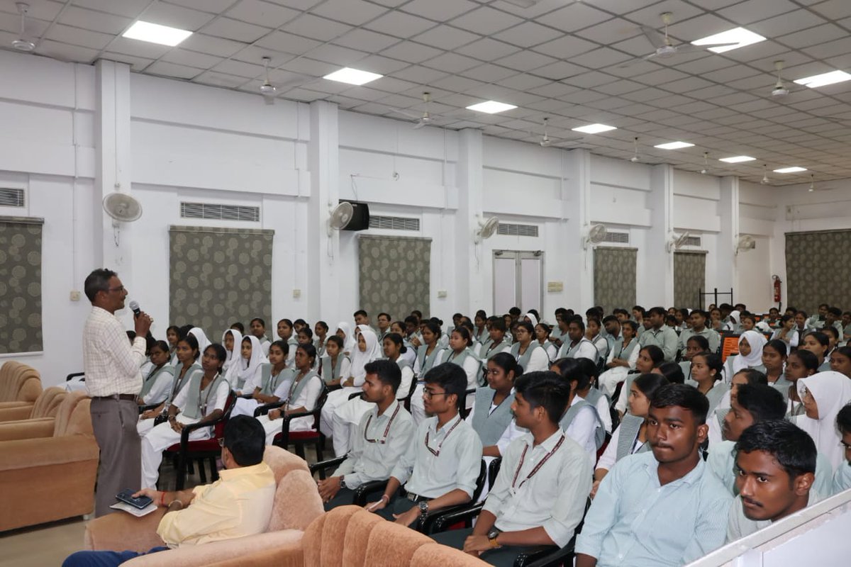 ECISVEEP's tweet photo. Electoral Literacy Club #ELCs of Tagore Government College of Education organized an awareness session on “Special Intensive Revision (#SIR) and the Electoral Process”
📍 @AndamanCEO https://t.co/JQx5hoA97w
