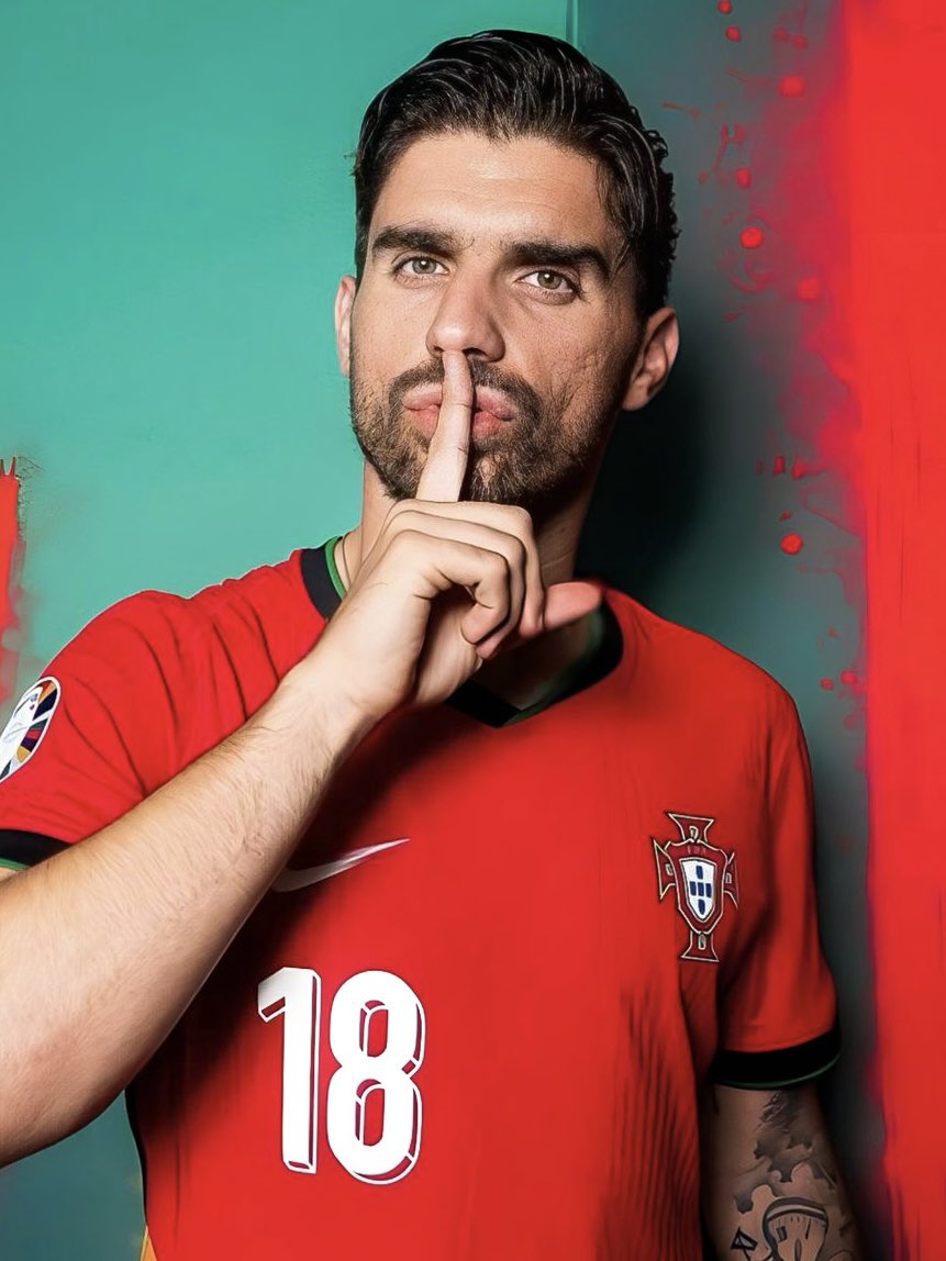 v9hir_'s tweet photo. @bt3 @MousaQi الحين الواحد يقدر يشجع البرتغال على راحته https://t.co/wRY2VIo7Lj