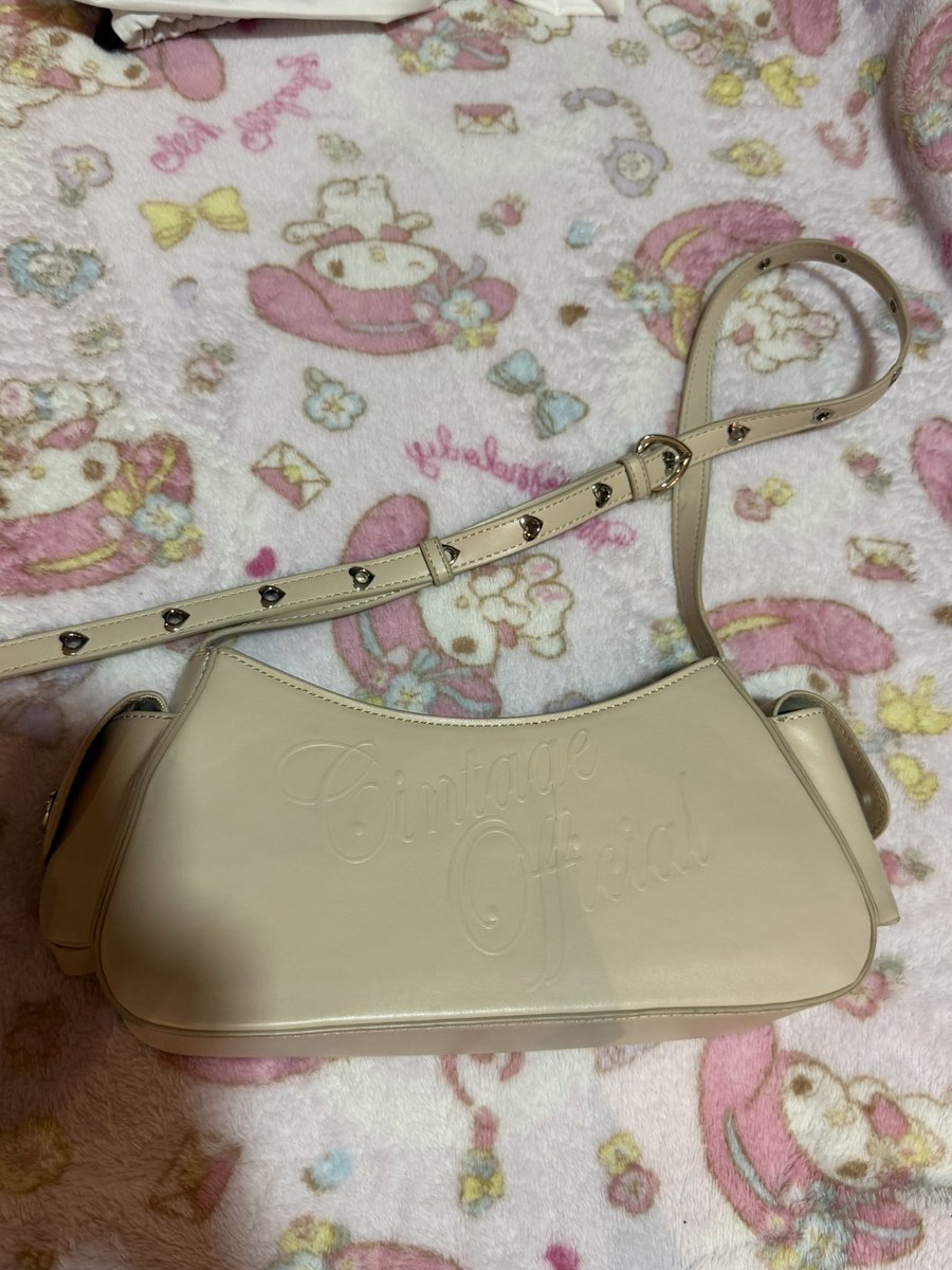 13thgi's tweet image. ตำหนิหัวใจหายไปข้างนึง ขายแค่ 350ค่ะะ 
สีครีม 
#ส่งต่อเสื้อผ้ามือ2 #ส่งต่อcintage #ส่งต่อเสื้อผ้ามือสอง #เสื้อผ้ามือสอง #โล้ะตู้เสื้อผ้า #ส่งต่อกระเป๋า #โล๊ะตู้มือสอง #vghbkkส่งต่อ #ส่งต่อdior