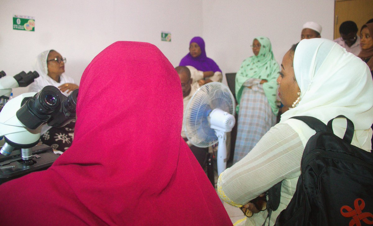 PNLPComores's tweet photo. Rencontre PNLP- CMU/PMI/Mboueni : La Coordonnatrice à la rencontre des collaborateurs 
La Coordonnatrice Dawiat Mohamed, accompagnée de son Staff, a effectué des rencontres techniques avec la direction du CMU/PMI Mboueni et les agents de laboratoire de PNLP qui y sont affectés https://t.co/dUBD6nXKMM