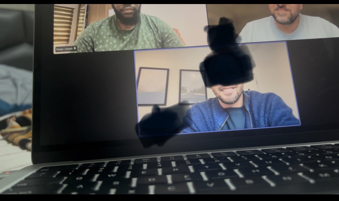 PeterROCK_'s tweet image. Today I'm having a feedback meeting. 💔😌

I just got rejected for a global design role after 3 interview stages.

My second interview was with a Head of Design with 25 years of experience. I learned a lot and was shocked to even make it past that stage.

Then I got invited to…