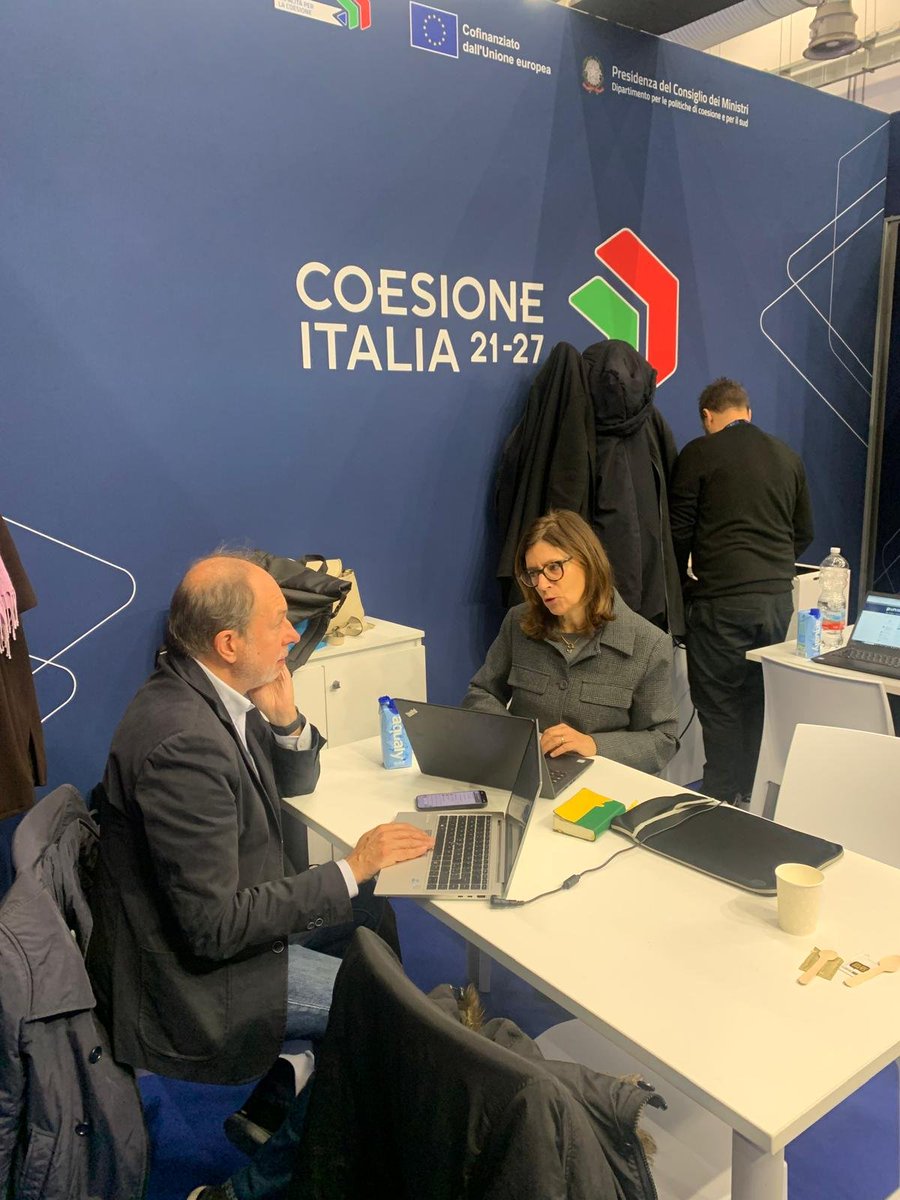 pnmetroplus's tweet image. #Anci2025, ultima giornata intensa con la visita del Ministro @TommasoFoti presso lo stand del #DipartimentodellaCoesione con #PNMetroPlus e @CapCoe2127, uno spazio aperto per supporto e confronto per soluzioni costruttive per le nostre #cittàmetropolitane e #cittàmedie