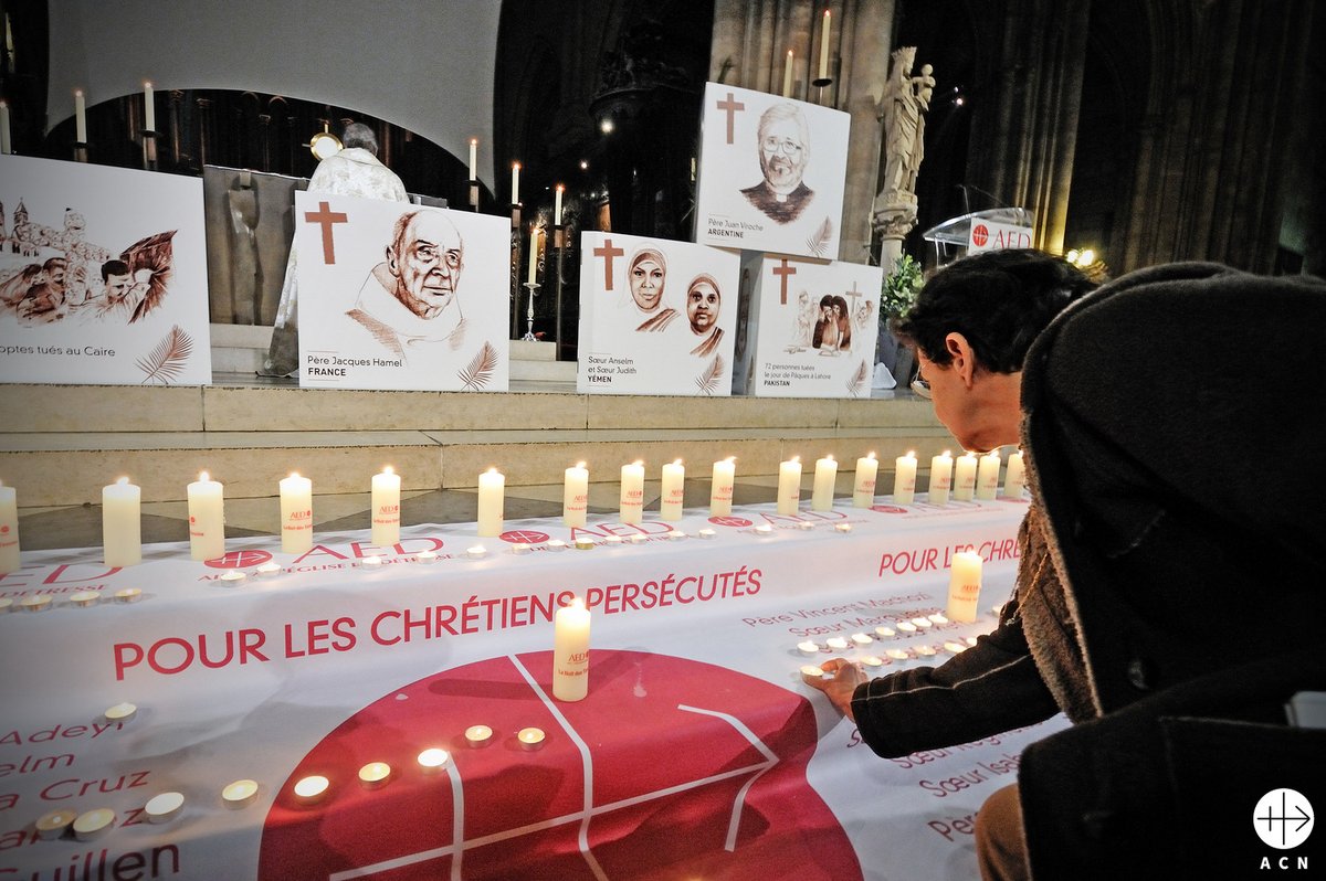 catcristiana's tweet image. Torna la #RedWeek d’@AyudaIglesNeces per recordar els cristians perseguits arreu del món @JosueVillalon @raquelmartinn @PAbiertasEspana  @acn_int_es 

📷ACN
➡️catalunyacristiana.cat/red-week-acn-p…