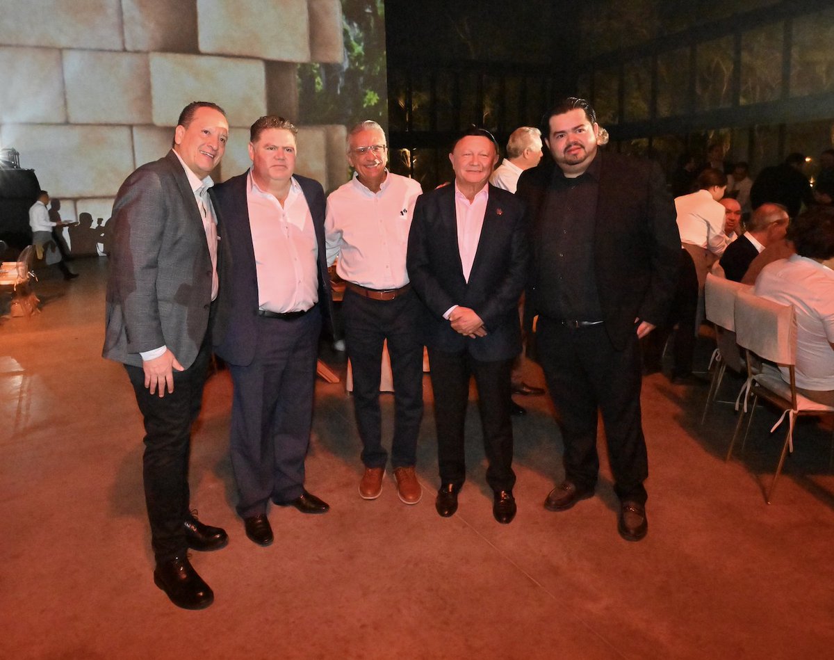 revvialibre's tweet image. #EnCorto Noche de Cena #CUMMINS #VíaLibre @canacarmexico @ANTPMexico @CANACAR_Sureste @CANACAR_ROccdte @Marcoherguzman @MiguelOgazon @Virginia_Olalde @alexosorioc