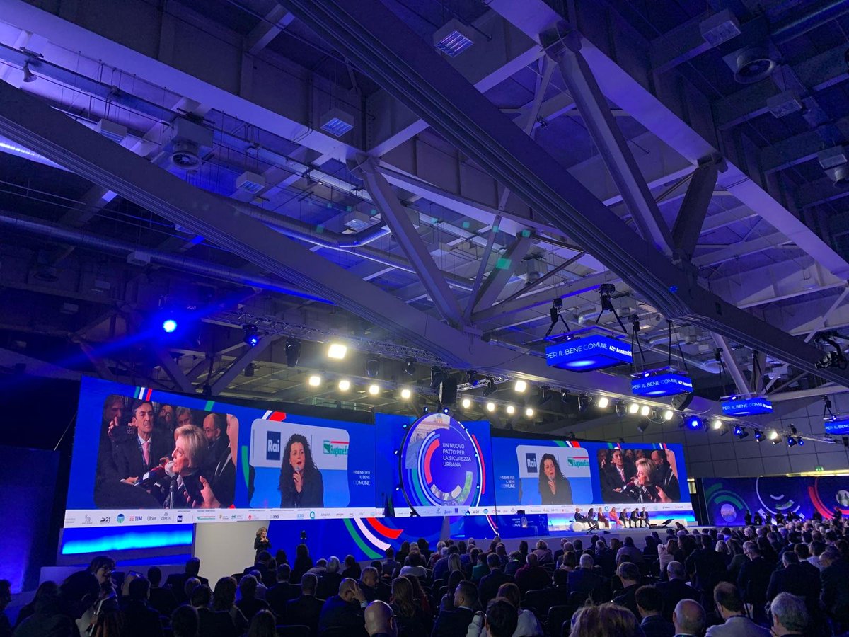 pnmetroplus's tweet image. #Anci2025, ultima giornata intensa con la visita del Ministro @TommasoFoti presso lo stand del #DipartimentodellaCoesione con #PNMetroPlus e @CapCoe2127, uno spazio aperto per supporto e confronto per soluzioni costruttive per le nostre #cittàmetropolitane e #cittàmedie