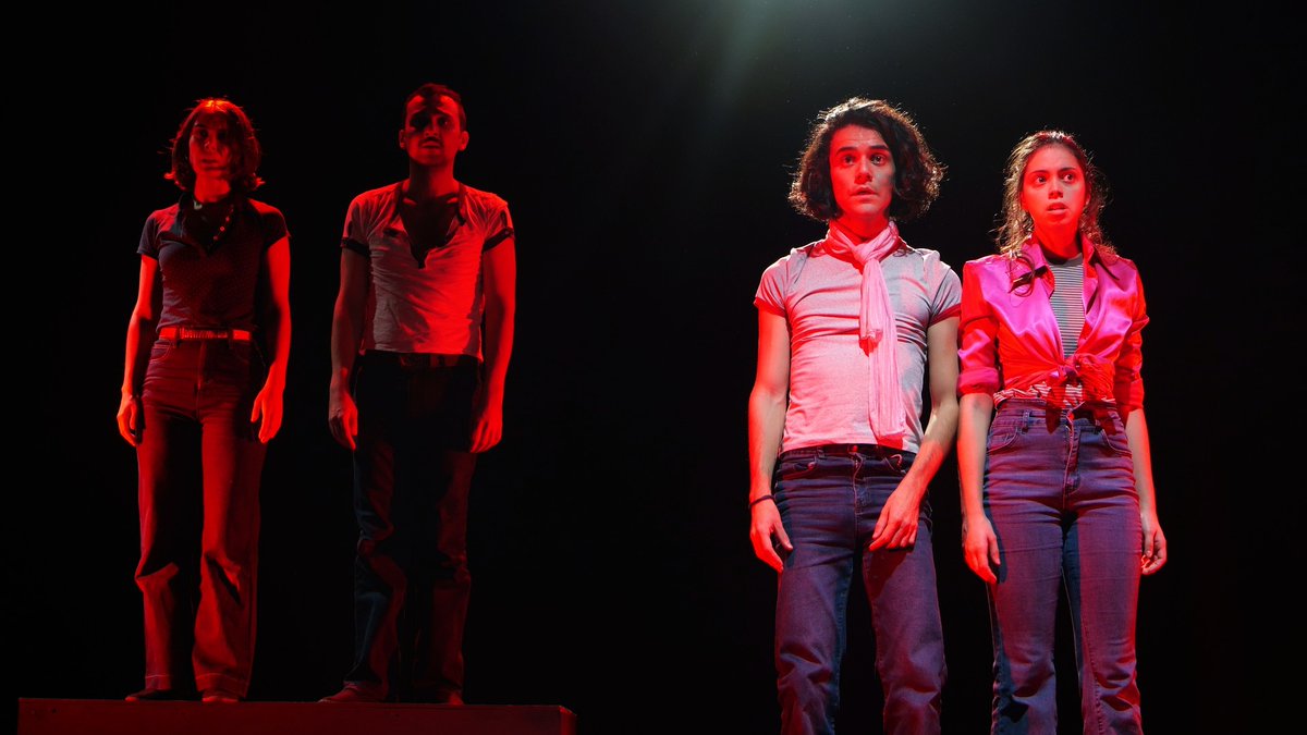 MURO DE PIEDRA
azaroak 6-23
Pasaje Begoña, Torremolinoseko kalezulo txiki batetako oroitzapen ahaztua.Errepresio frankistan askatasunean bizi zitekeen kokalekua.1971ko ekainaren 24an dena betiko aldatu zen arte.
bit.ly/4okynR8
#gaztekonpainia #antzerkia #pabellón6 #bilbo