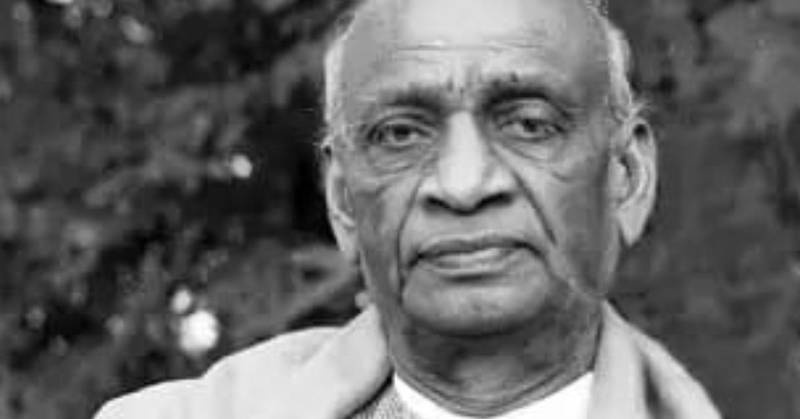 वह मस्जिद से बाहर निकला था और सरदार पटेल पर हमला किया था।

हमें सिखाया गया कि महात्मा गांधी की हत्या नाथूराम गोडसे ने की थी,
लेकिन हमें कभी नहीं सिखाया गया कि 14 मई 1939 को भावनगर में सरदार वल्लभभाई पटेल पर किसने हमला किया,
किसने उनकी हत्या करने की कोशिश की, और अदालत ने कितने