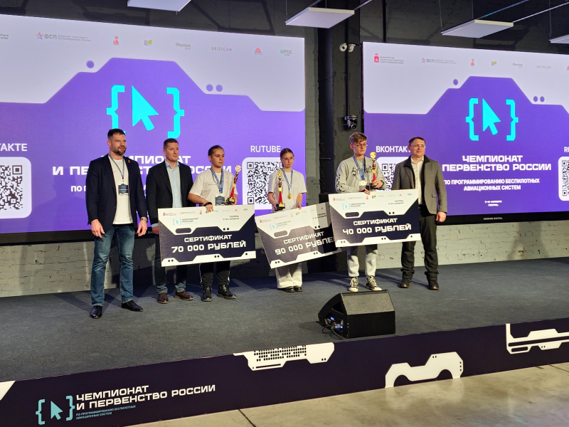 itmo_uni's tweet image. Big win for ITMO 🏆

First-year student Ekaterina Kochetkova has won Russia’s first Drone Programming Championship held in Perm.

Read more: news.itmo.ru/en/university_…