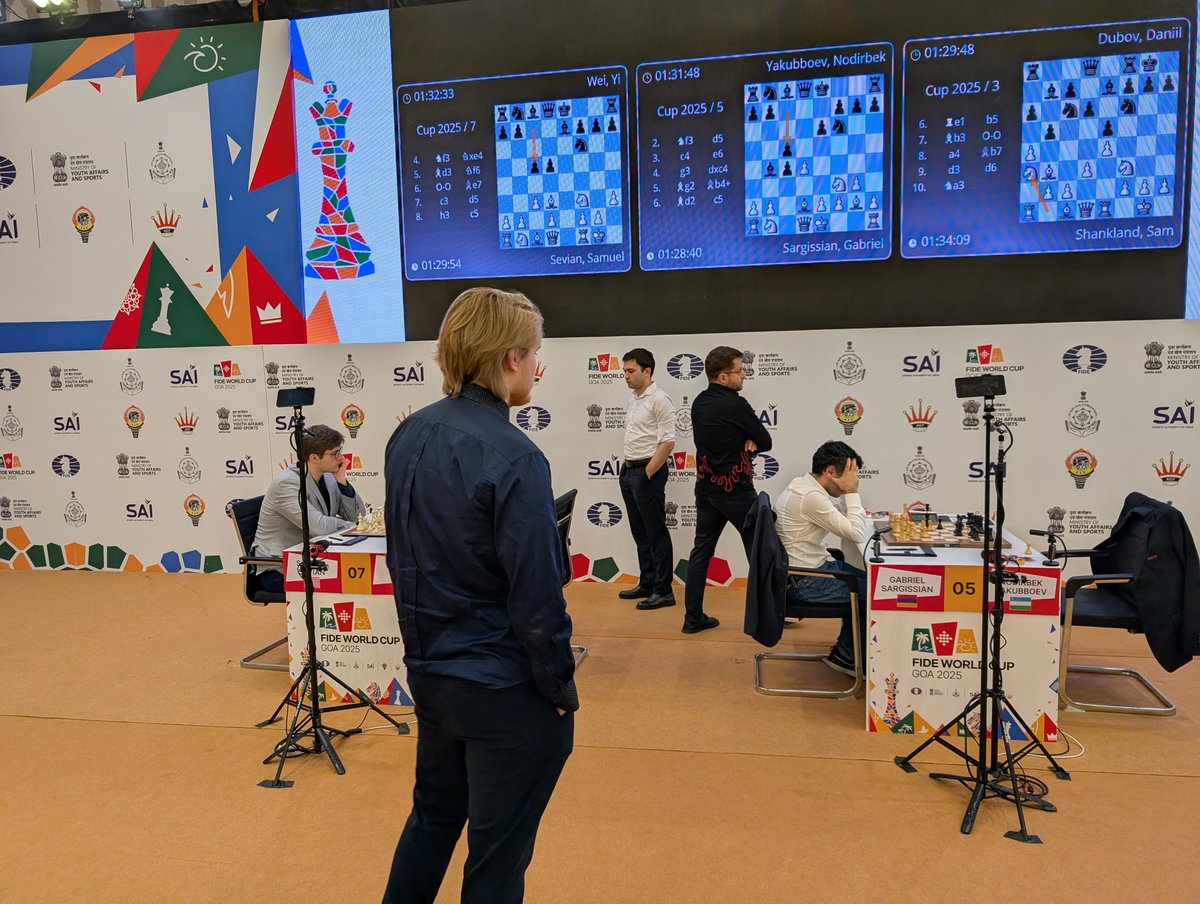 ChessbaseIndia's tweet image. How many of them would be walking tall after FIDE World Cup 2025 Round 5?

📷Shahid Ahmed

#Chess #ChessBaseIndia #FIDEWorldCup #ItsYourMove #Goa #India