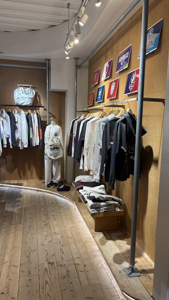 渋谷のフリークスストアならエスパルスグッズがあるんじゃないかと思っ