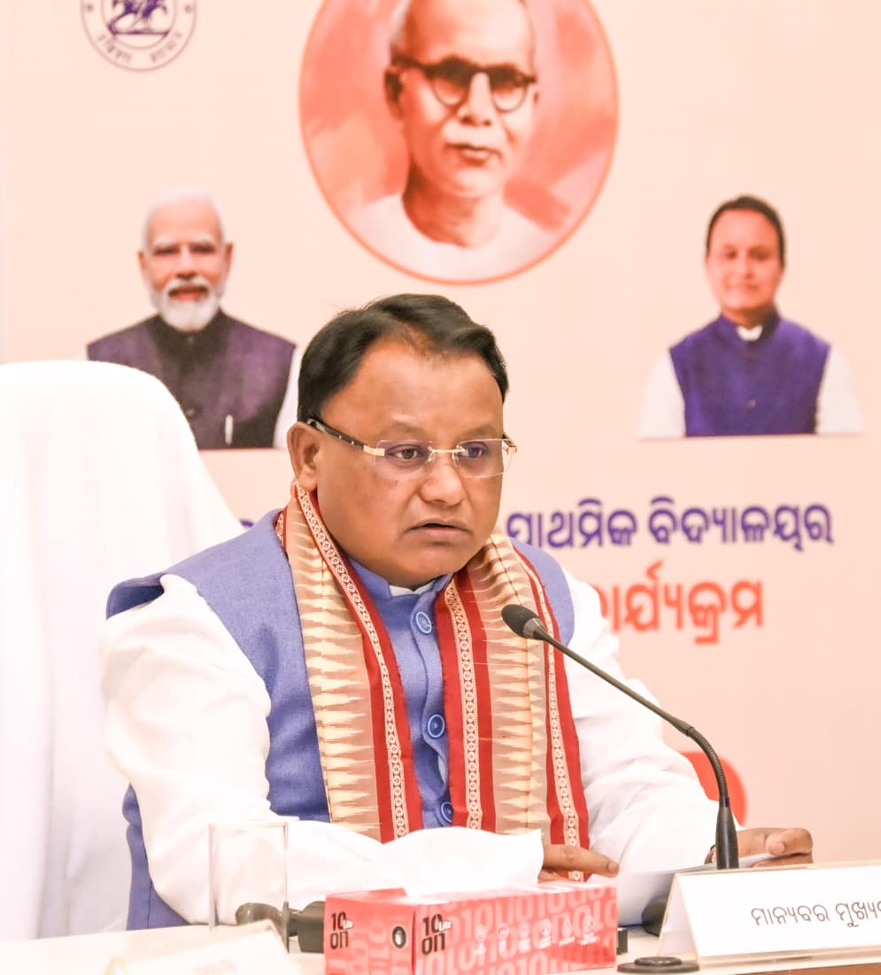 IPR_Odisha's tweet photo. ସୁଦୃଢ଼ ହେଉଛି ରାଜ୍ୟର ଶିକ୍ଷା ବ୍ୟବସ୍ଥା। ଏହି କ୍ରମରେ ମାନ୍ୟବର ମୁଖ୍ୟମନ୍ତ୍ରୀ ଶ୍ରୀ ମୋହନ ଚରଣ ମାଝୀ ରାଜ୍ୟ ସରକାରଙ୍କ ମହତ୍ଵାକାଂକ୍ଷୀ ଯୋଜନା ‘ଗୋଦାବରୀଶ ଆଦର୍ଶ ବିଦ୍ୟାଳୟ’ର ଲୋଗୋ ଉନ୍ମୋଚନ କରିଛନ୍ତି। ଏହି ଲୋଗୋ ମହାନ ଶିକ୍ଷାବିତ୍ ପଣ୍ଡିତ ଗୋଦାବରୀଶ ମିଶ୍ରଙ୍କ ଆଦର୍ଶକୁ ବହନ କରୁଛି। ଏଥି ସହ ଓଡ଼ିଆ ସଂସ୍କୃତି, ଶିକ୍ଷାର ମହତ୍ଵ ଓ ଭୂମିକାକୁ ପ୍ରତିଫଳିତ କରୁଛି। ପିଲାଙ୍କୁ ଆଧୁନିକ ଏବଂ ଗୁଣାତ୍ମକ ଶିକ୍ଷା ପ୍ରଦାନ କରିବା ସହ ଶିକ୍ଷାକୁ ଆକର୍ଷଣୀୟ ଓ ପ୍ରଭାବଶାଳୀ କରିବା ପାଇଁ ଗୋଦାବରୀଶ ଆଦର୍ଶ ବିଦ୍ୟାଳୟ ଏକ ନିର୍ଣ୍ଣାୟକ ଭୂମିକା ଗ୍ରହଣ କରିବ ବୋଲି ମୁଖ୍ୟମନ୍ତ୍ରୀ ଏହି ଅବସରରେ କହିଛନ୍ତି।