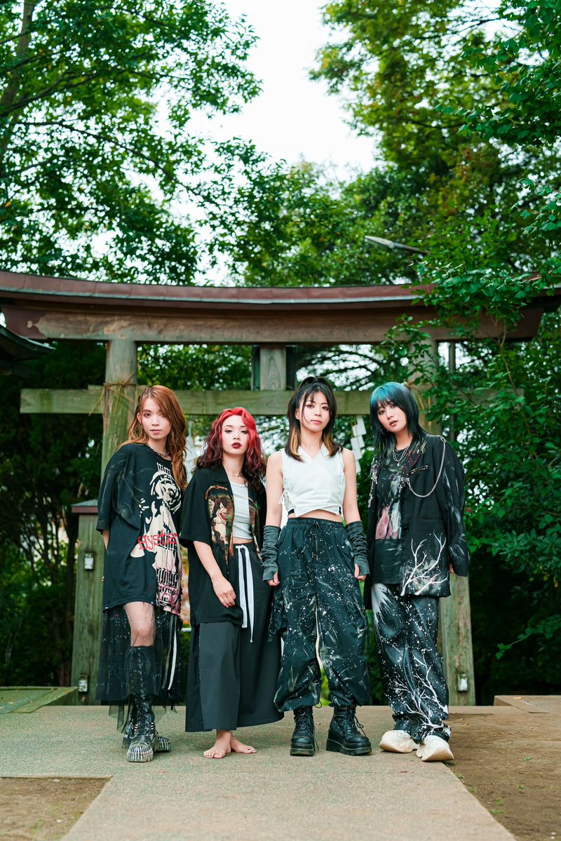 NEMOPHILA_band's tweet image. 今までNEMOPHILAのライブを見たことがない方も、これまで足を運んでくださった方も、
ぜひこの機会にNEMOPHILAのライブを体験していただきたく、
10/10に開催した 「NEMOPHILA LIVE STREAMING  獄音道中 -GOKUONDOCHU- SASUGANI ASEDAKU」 の模様を、
期間限定でYouTube公開いたします！❤️‍🔥

🌈…