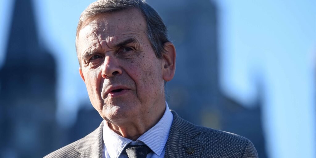 Ce dimanche, dans la #Matinale de <a href="/franceinter/">France Inter</a>,           

À 8h20, Antoine Garapon, ancien magistrat, membre de la CIASE, auteur de "Pour une autre justice, la voie restaurative" (Puf) sera l'invité de <a href="/AliBaddou/">Ali Baddou</a> et <a href="/MarionLHour/">Marion L'Hour</a>