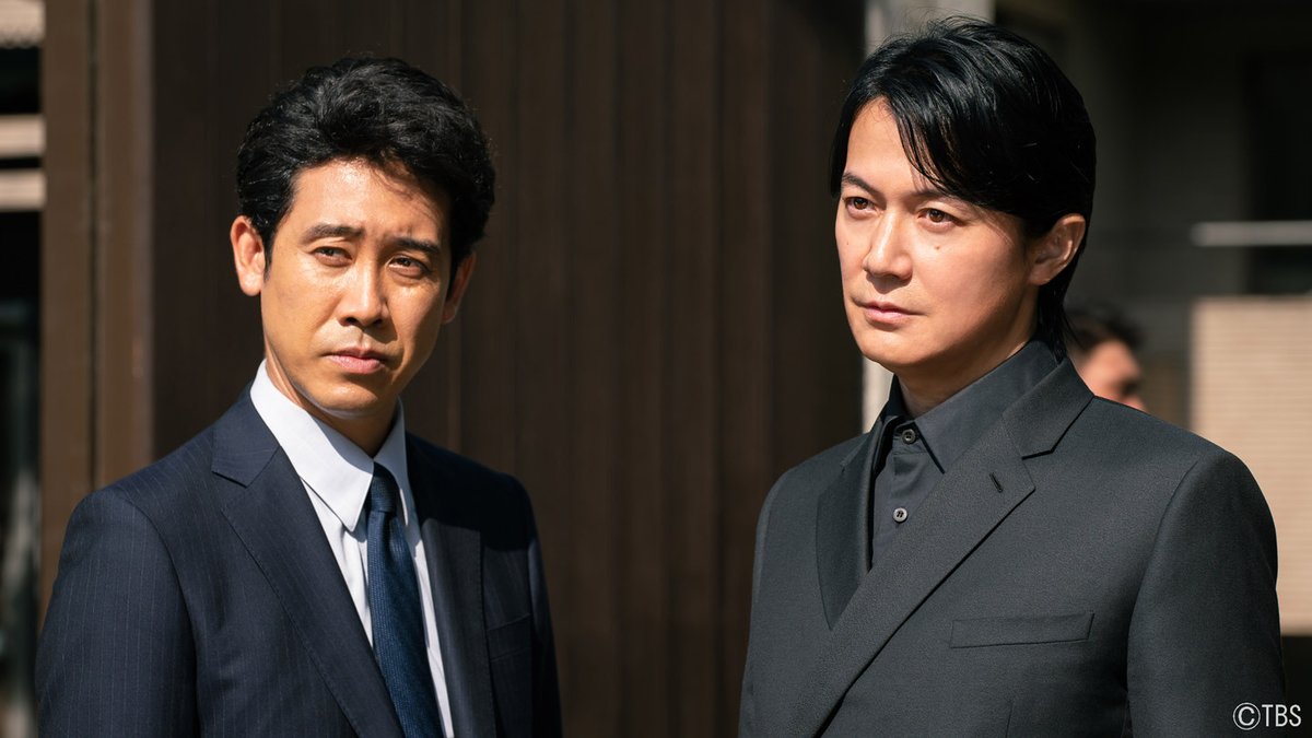 ⏰明日11/15(土)よる9時
「#ラストマン－全盲の捜査官－」

【第8話】責任

皆実（福山）と吾妻（今田）は、41年前に皆実家で起こった事件の第一発見者に会いに行く道中でバスジャックに遭遇。犯人の清水（#京本大我）に皆実が撃たれ…。

🔗bs.tbs.co.jp/drama/lastman/

#福山雅治 #大泉洋
#永瀬廉