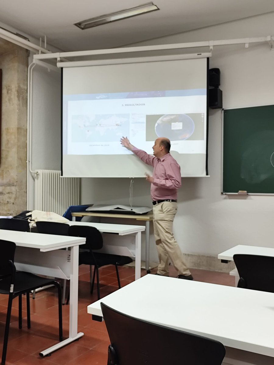 #AyarRodriguez <a href="/FacEducacionUAH/">Fac. Educación UAH</a> presentando recursos didácticos resultado del uso de #GeoIA con alumnado de ed.primaria #GEODID <a href="/EducacionUsal/">Facultad de Educación USAL</a>