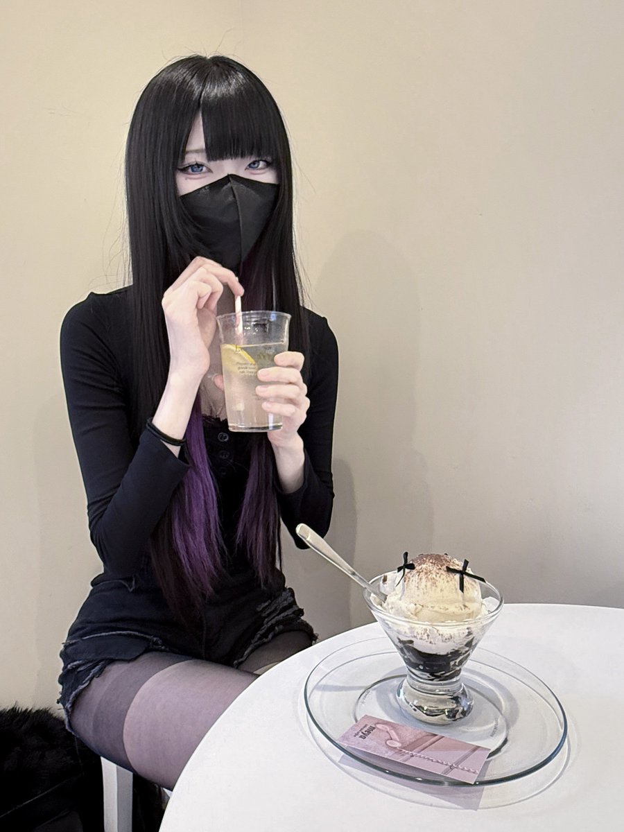 マスクガチ勢で下からストローで吸引するのでよく引かれる https://t.co/FIyOCsfzhM