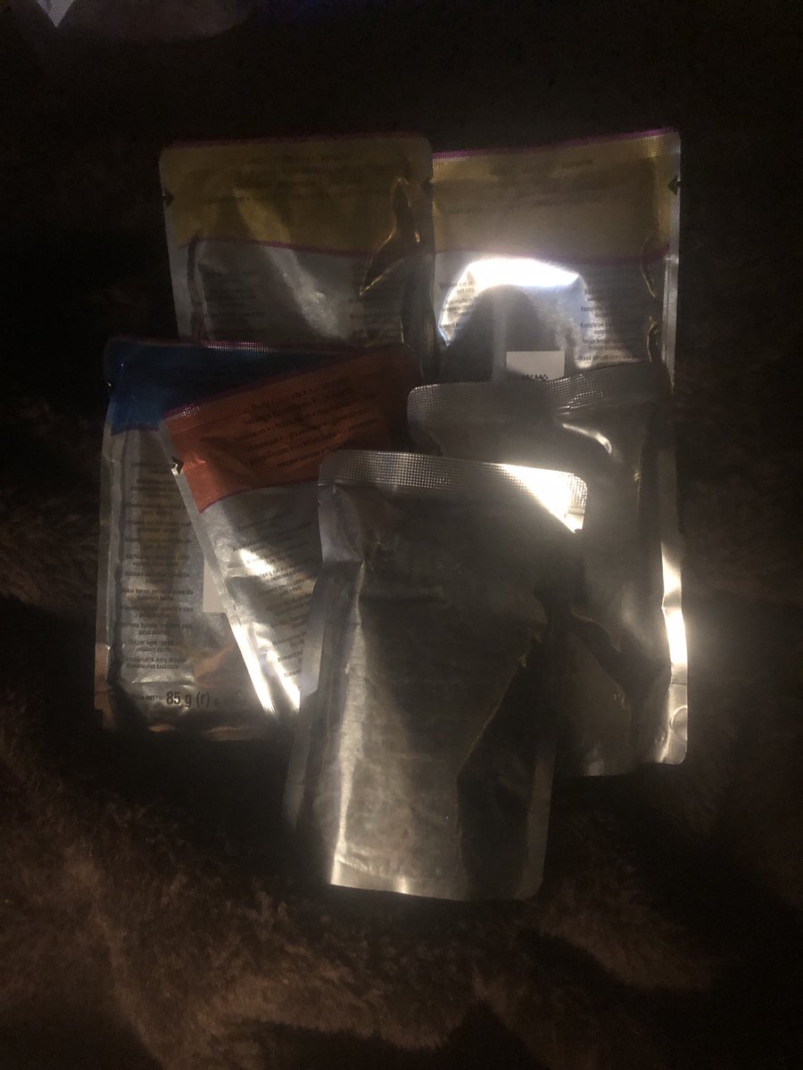 TubbyBats's tweet photo. #40daydeclutterchallenge
#Yeardeclutterchallenge

Day 31

Books
Cutlery 
The cats old cat food which is still in date. https://t.co/CSsdx4TMxS