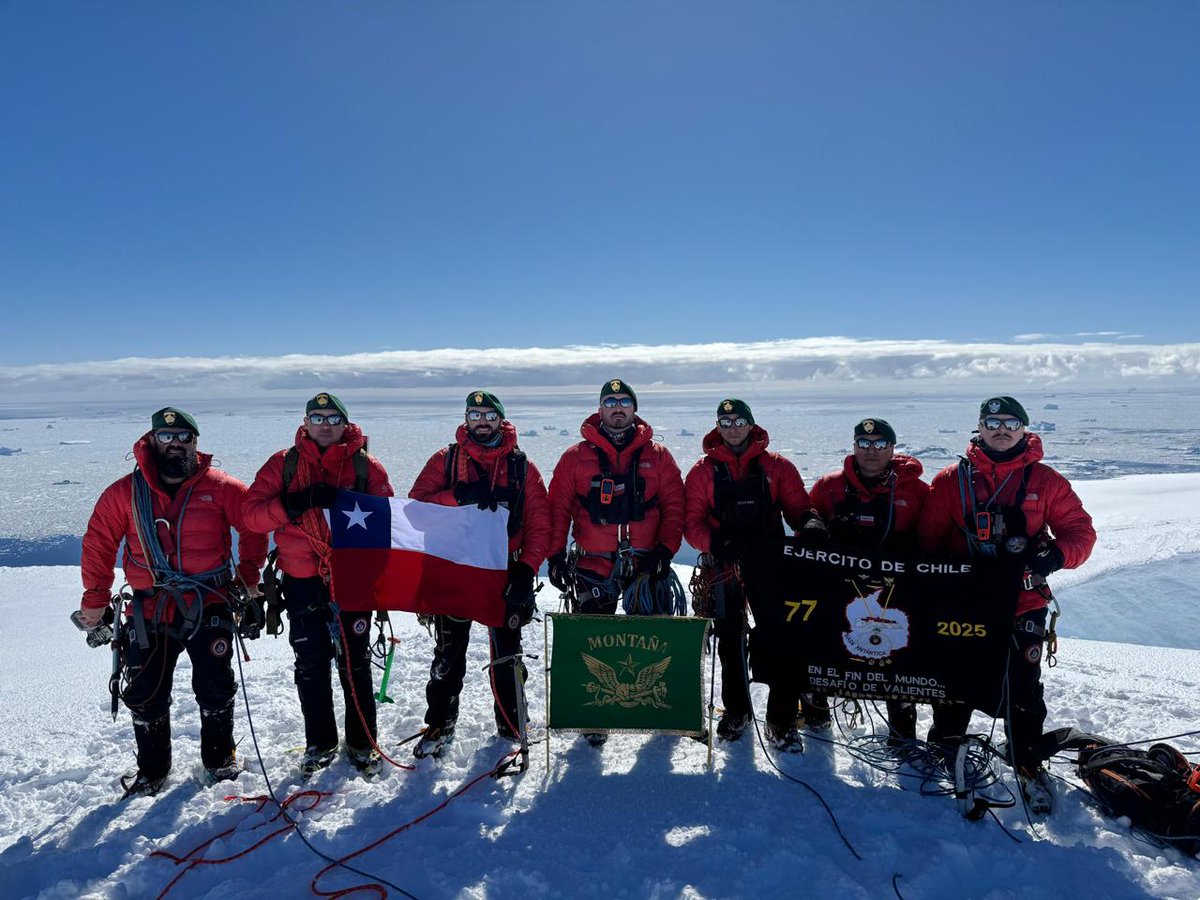 Ejercito_Chile's tweet photo. 𝐃𝐨𝐭𝐚𝐜𝐢𝐨́𝐧 𝐀𝐧𝐭𝐚́𝐫𝐭𝐢𝐜𝐚 𝐝𝐞𝐥 𝐄𝐣𝐞́𝐫𝐜𝐢𝐭𝐨 𝐜𝐨𝐧𝐪𝐮𝐢𝐬𝐭𝐚 𝐞𝐥 𝐌𝐨𝐧𝐭𝐞 𝐉𝐚𝐜𝐪𝐮𝐢𝐧𝐨𝐭 𝐭𝐫𝐚𝐬 𝐬𝐞𝐢𝐬 𝐚𝐧̃𝐨𝐬: 𝐮𝐧 𝐝𝐞𝐬𝐚𝐟𝐢́𝐨 𝐦𝐚𝐫𝐜𝐚𝐝𝐨 𝐩𝐨𝐫 𝐞𝐥 𝐭𝐫𝐚𝐛𝐚𝐣𝐨 𝐞𝐧 𝐞𝐪𝐮𝐢𝐩𝐨 𝐲 𝐥𝐚 𝐩𝐫𝐞𝐩𝐚𝐫𝐚𝐜𝐢𝐨́𝐧.
No te pierdas todos los detalles de esta travesía en la nota web➡️https://t.co/q3hf1x4Wfh
#Antártica ##RegióndeMagallanesyLaAntárticaChilena