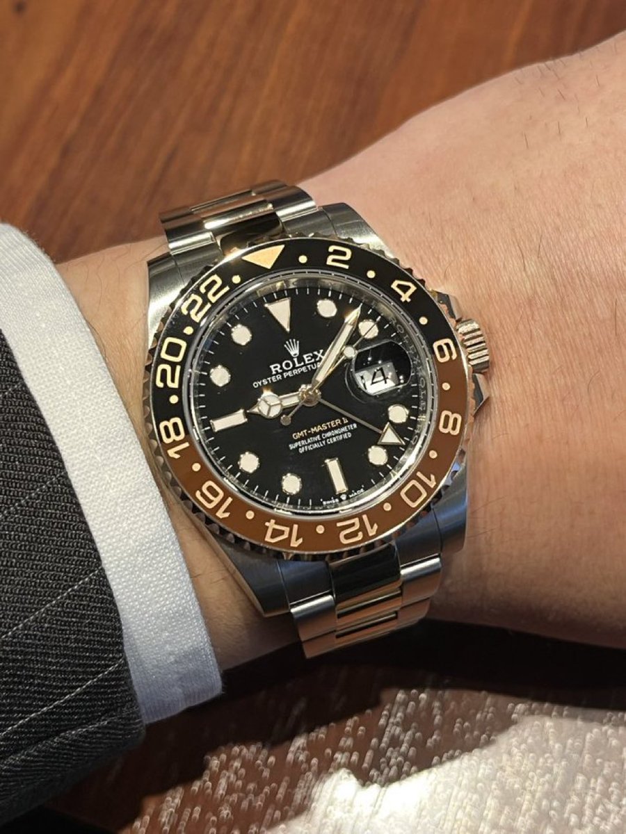 TheSlowTick's tweet image. Rolex GMT
📸: @ichiro5213 
#watches #watchmaking #watchoftheday #photography #EDC #menswear #luxury #enthusiast #wristshot