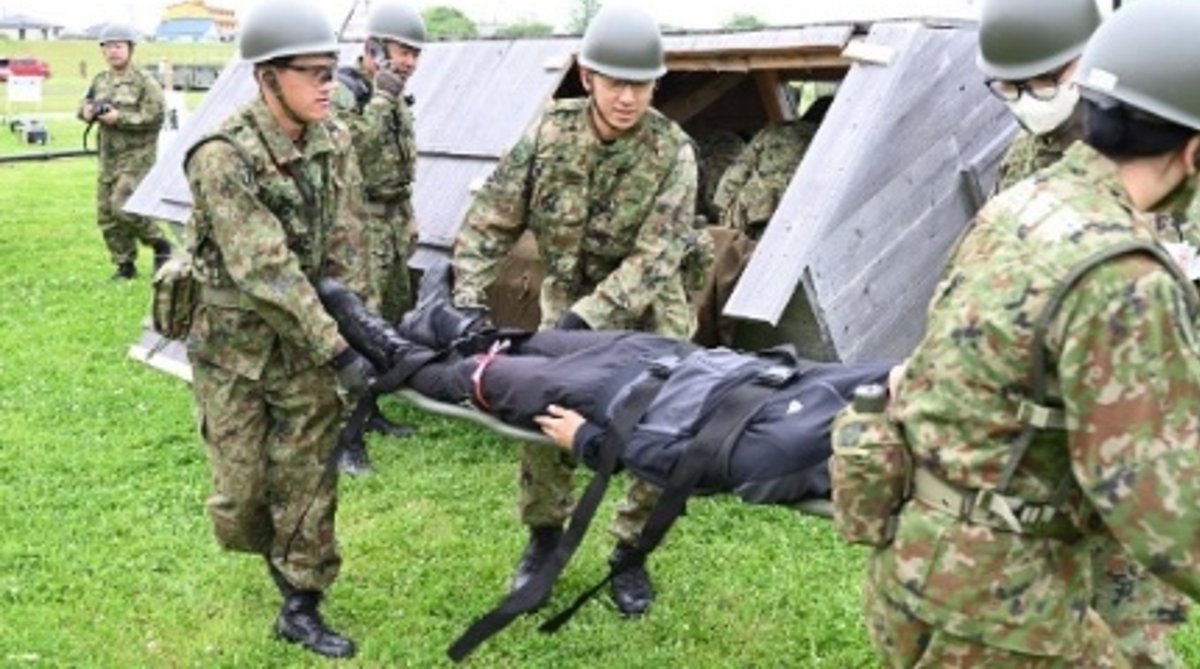 JGSDF_EA_PR's tweet photo. ～日米豪離島等統合防災訓練への参加～
＃東部方面隊 は、新島、式根島等における日米豪離島等統合防災訓練に参加して、離島等における災害対処能力の向上に努めます。
新島及び式根島では、東京都等の関係機関と連携して救出活動等について訓練するほか、朝霞訓練場において　＃Ｖー２２ を使用した地域医療搬送を訓練します。
※写真はイメージです。
＃陸上自衛隊 ＃東部方面隊 ＃防災訓練