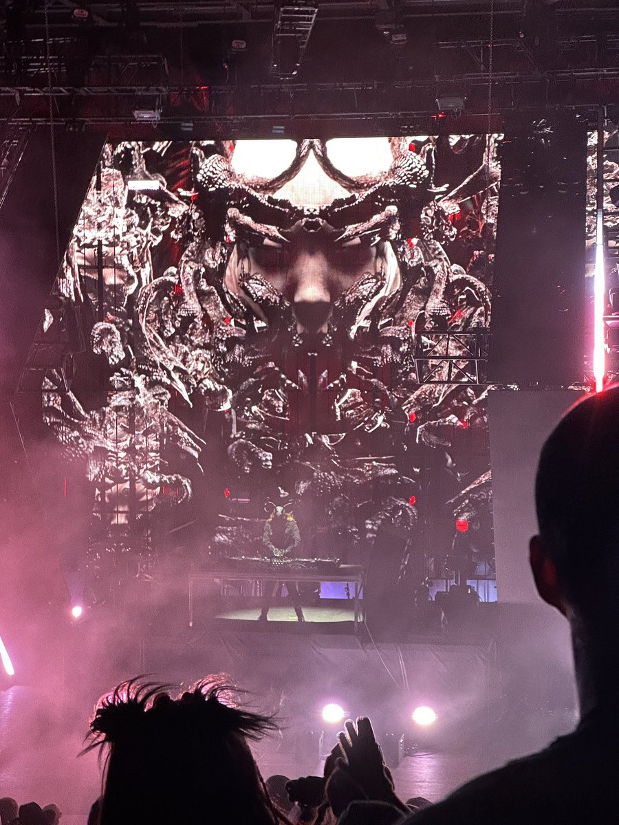 __DamnHO's tweet photo. This pic from @svddendeath Voyd set at red rocks🤌🏻 https://t.co/v934HkdHP0