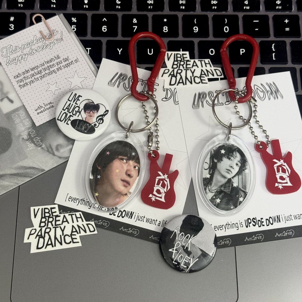 UPSIDE DOWN⭑.ᐟ Batch #2
[ special month, sepcial price !! 👀 ]

⊹ periode PO : 14 - 19 Nov 2025
⊹ order : forms.gle/RBTrDyFqjqe5qJ…

what you get ?
⊹ keychain
⊹ mini artprint

: any questions feel free to ask !