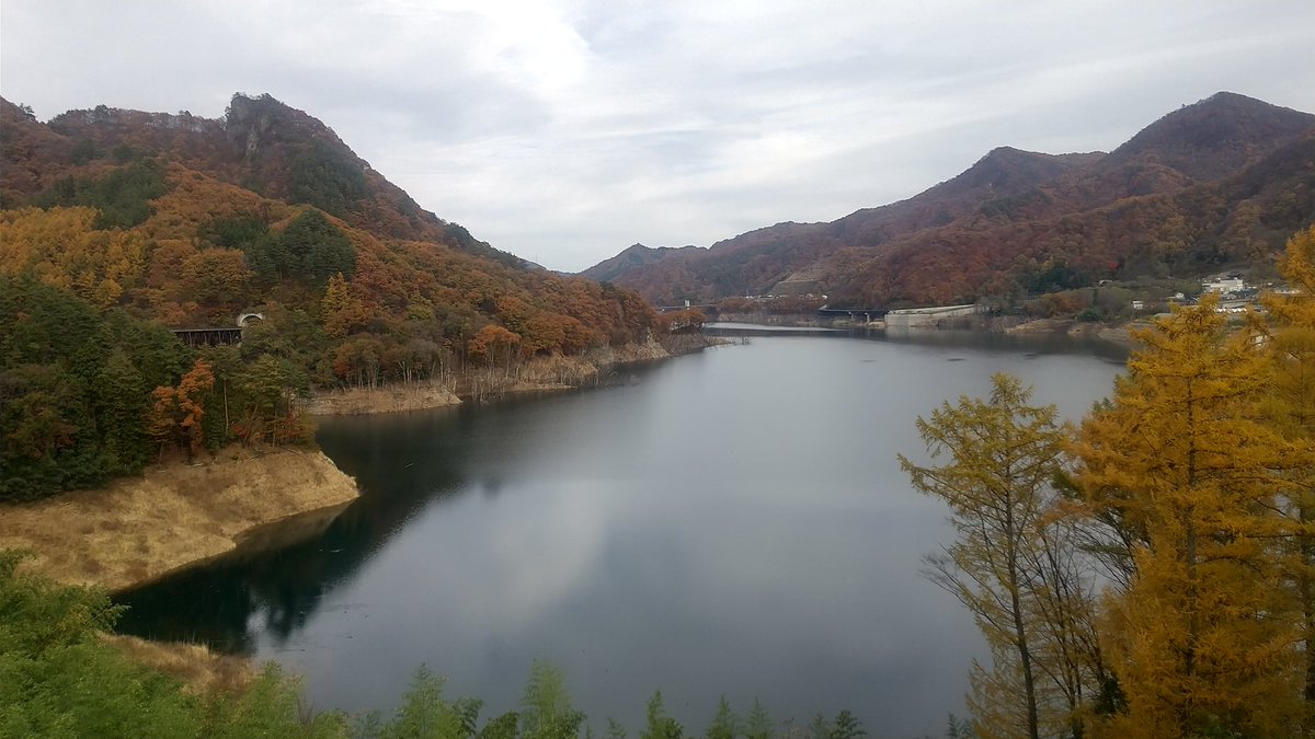 Project52419094's tweet photo. 八ッ場ダムの紅葉と水上バス https://t.co/c7AUl9IYR4
