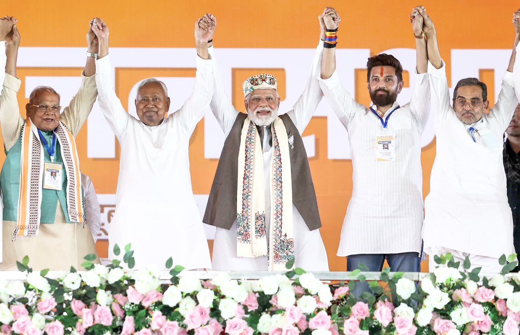 sambitswaraj's tweet image. ज्ञान, परिश्रम और लोकतंत्र की धरती बिहार ने NDA को बंपर बहुमत के साथ अपना आशीर्वाद दिया है। 

यह प्रचंड जनादेश विकास, सुशासन, महिलाओं की सुरक्षा और गरीब कल्याण के प्रति प्रधानमंत्री श्री @narendramodi जी और मुख्यमंत्री श्री @NitishKumar जी की प्रतिबद्धता पर जनता की मुहर है। पिछले…